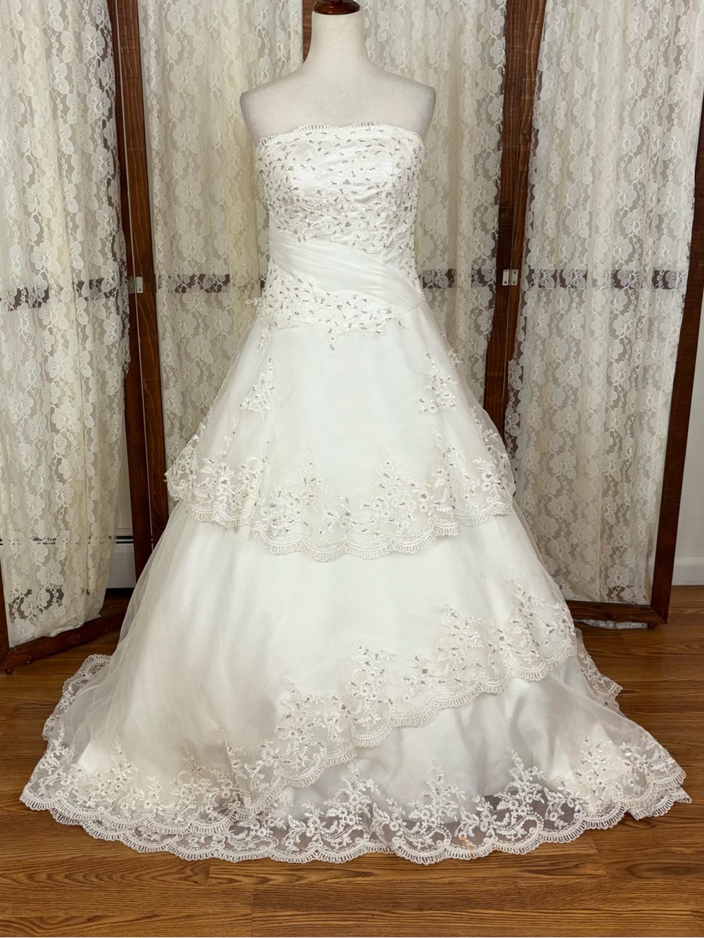 Beautiful Vintage Y2K Maggie & Shirley Tiered Organza Wedding Gown